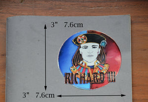 King Richard III round sticker in red and blue stuck onto grey exercise book with arrows to show height & width dimensions