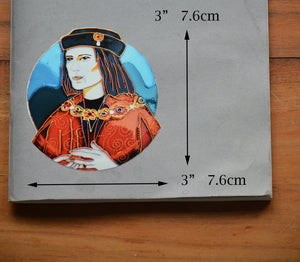 Richard III portrait sticker stuck on a grey covered book with arrows showing height and width of 3 inches or 7.6 centimetres